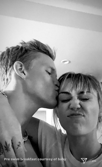 Miley Cyrus sale con el cantante australiano Cody Cyrus