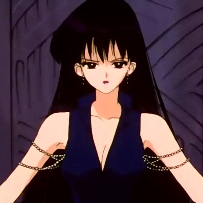 Moda de Sailor Moon; villana Dama 9 con vestido negro