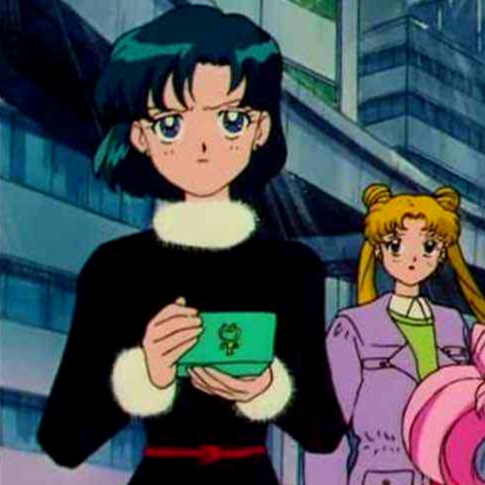 Moda de Sailor Moon; Amy, Mercurio con abrigo para el frío, negro con peluche en el cuello y mangas, Serena Tsukino