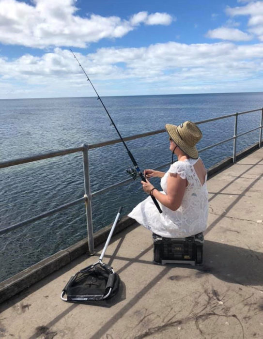 Tammy Hall pescando