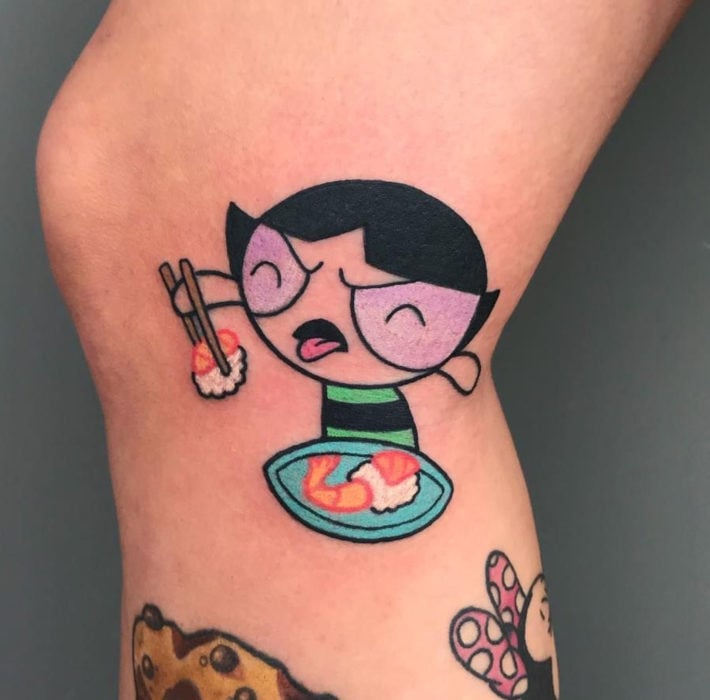 Tatuajes de caricaturas de Cartoon Network; Bellota comiendo sushi de Las Chicas Superpoderosas