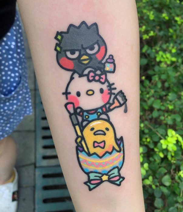 Tatuajes tiernos de Pikka Cool Cool Tattoo; tatuaje kawaii de Hello Kitty, Badlemaru y Gudetama