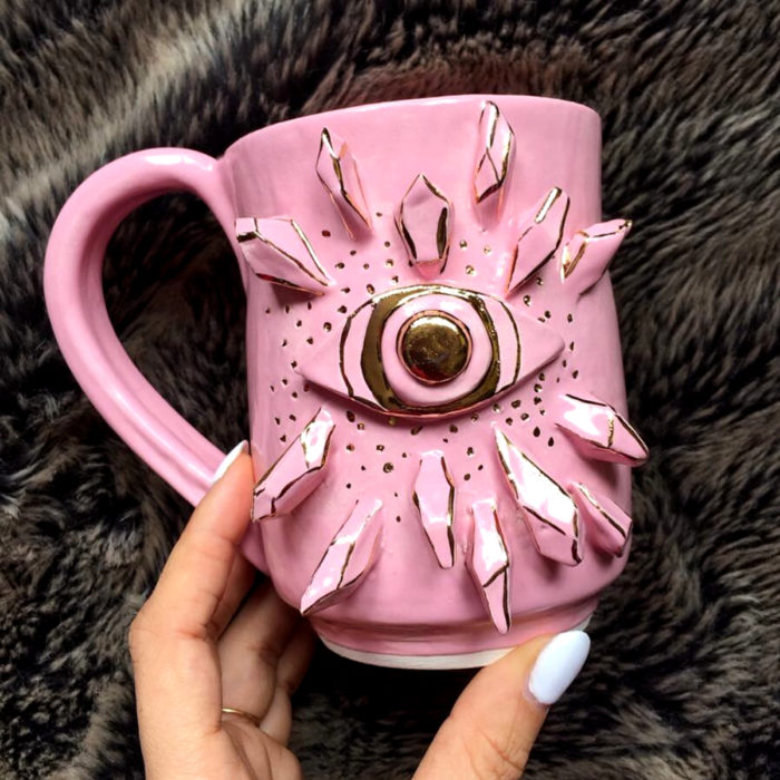 Taza de caldero de bruja, rosa con ojo y estalactitas 