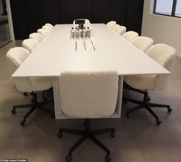 Sala de juntas de la oficina de Kylie Jenner 