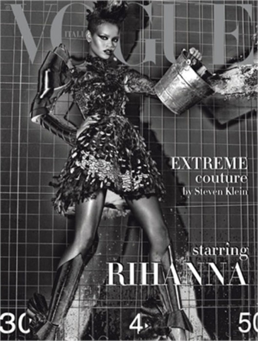 Rihanna en la portada de la revista de moda Vogue; Italia, 2009, fotografía en blanco y negro