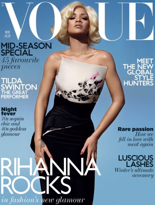 Rihanna en la portada de la revista de moda Vogue Reino Unido, Noviembre del 2011; cantante con el cabello rubio y corto