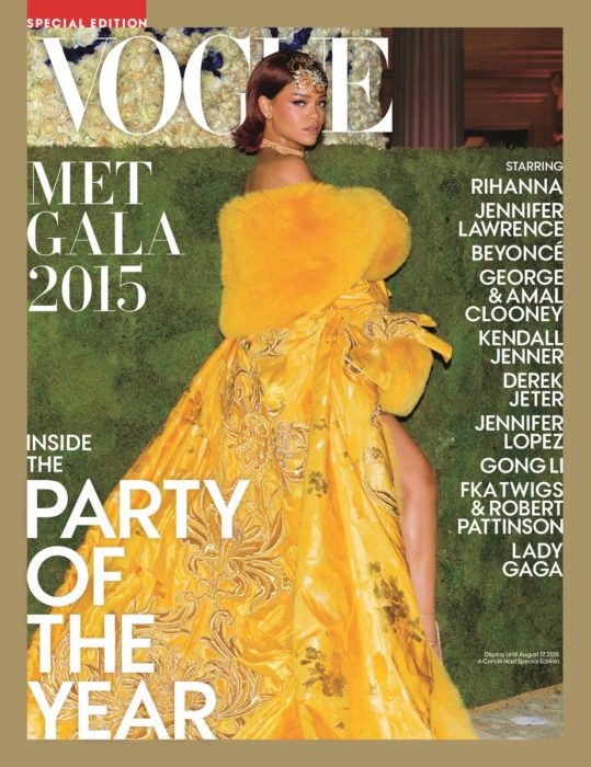 Rihanna en la portada de la revista de moda Vogue edición especial del Met Gala de mayo del 2015; mujer con vestido amarillo