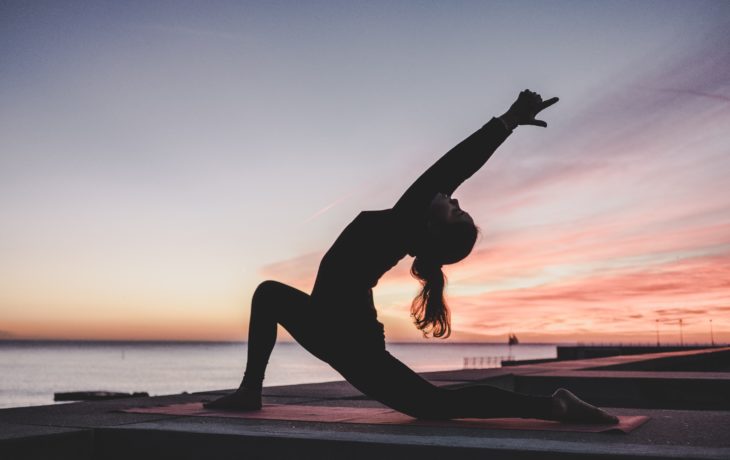 Mujer meditando