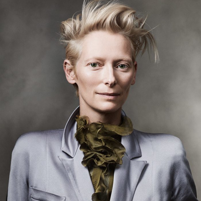 Tilda Swinton posando para un retrato