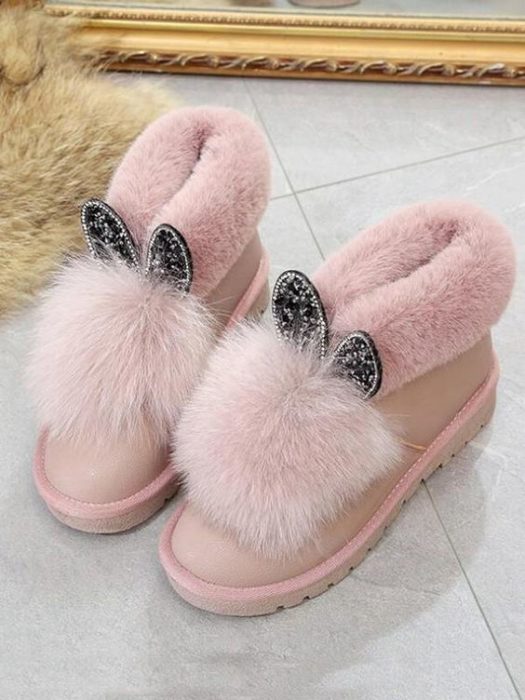 Botas ugg en rosa pastel con pompones y orejas de conejo