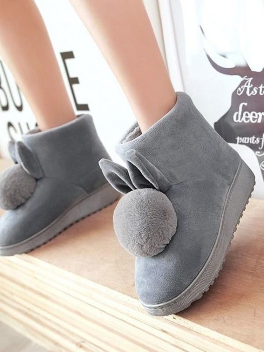 Botas ugg con orejitas de conejo en tono gris claro