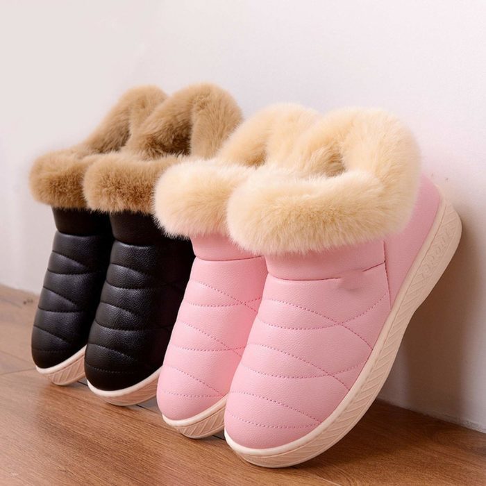 Teni ugg con peluche alrededor para evitar el frío 