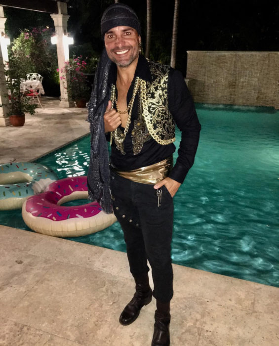 Chayanne disfrazado de gitano para Halloween