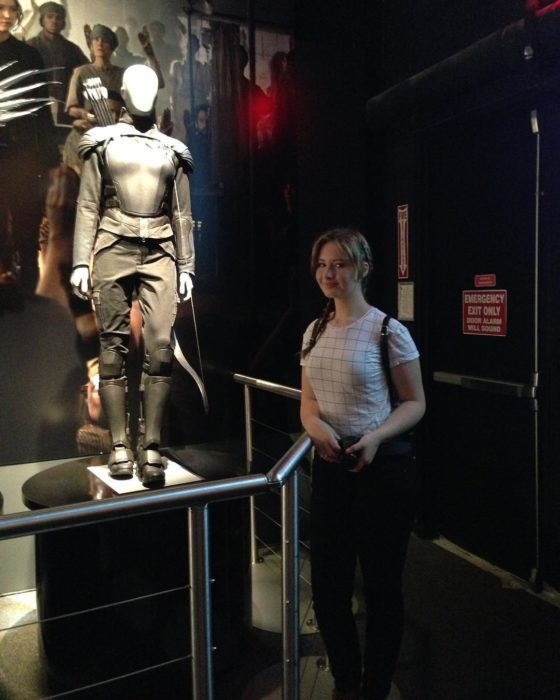 Alexia Maier la doble de Jennifer Lawrence en un museo 