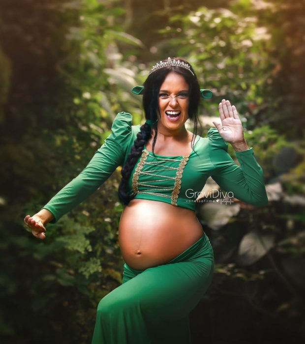 Fotógrafa brasileña Vanessa Firme fotografía mujeres embarazadas disfrazadas de princesas; Fiona de Shrek