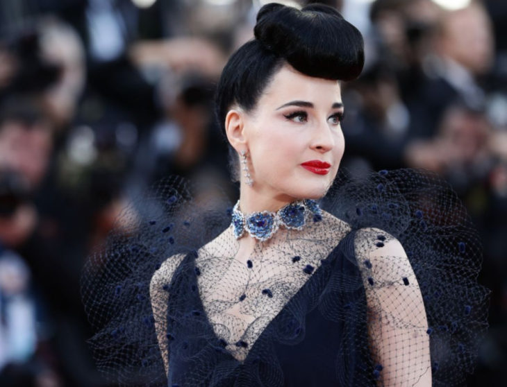 Famosos que decidieron no ser padres; Dita von Teese con vestido negro de encaje