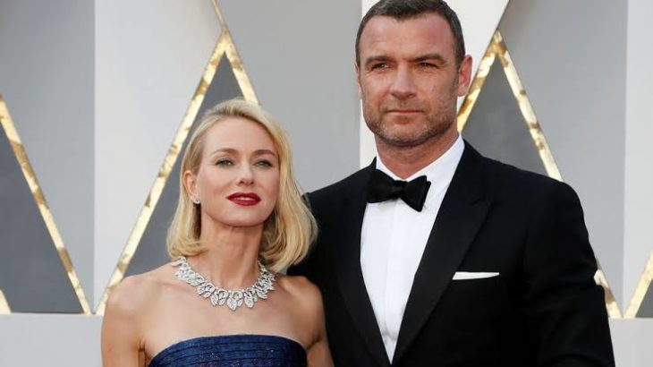 Naomi Watts y Liev Schreiber en la alfombra roja de los premios Óscar