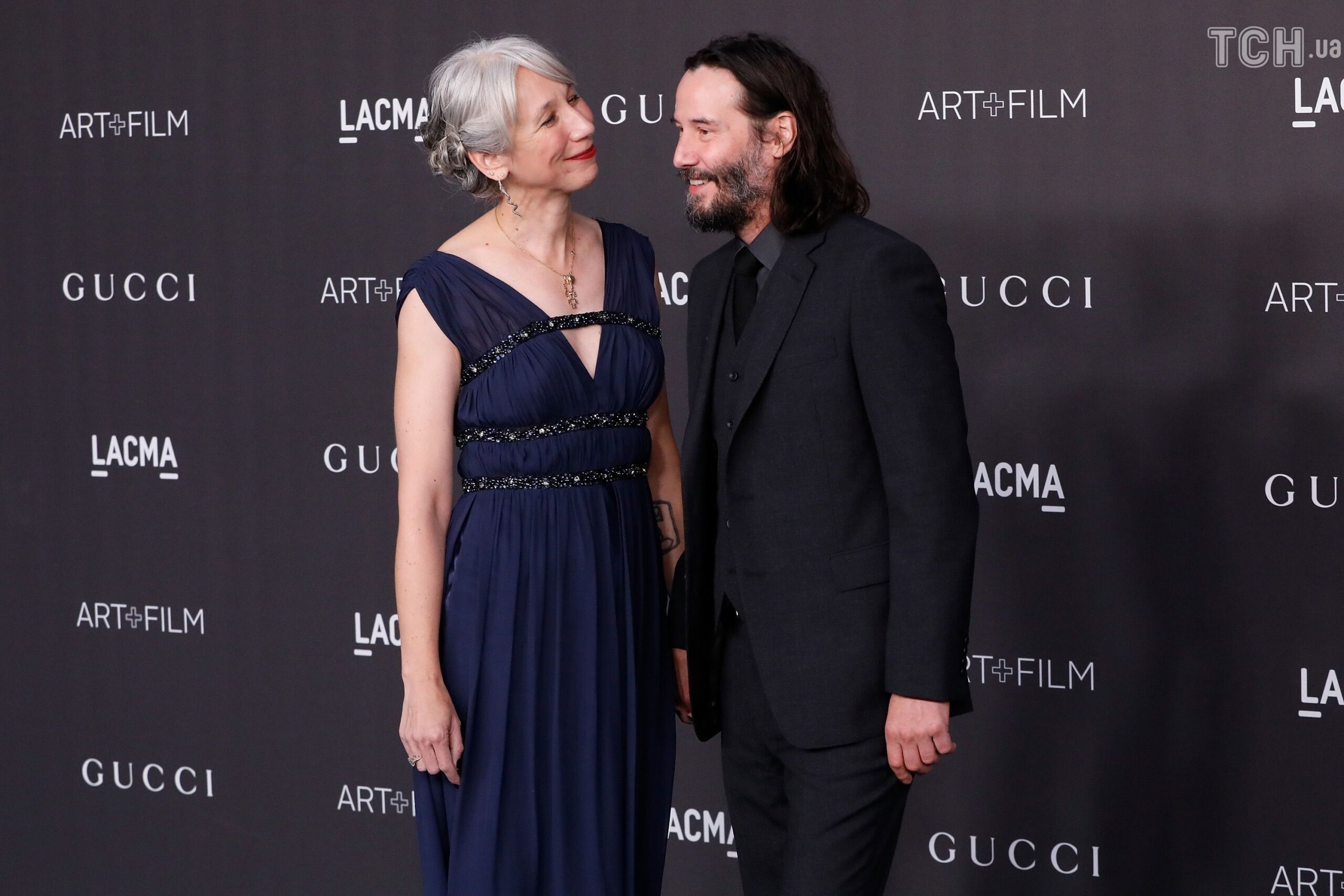 Teneriffa: Keanu Reeves And Girlfriend Alexandra Grant Share Kiss In ...