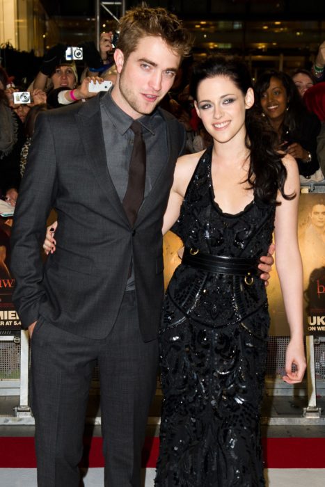 Kristen Stewart junto a Robert Pattinson en el estreno de Luna Nueva 