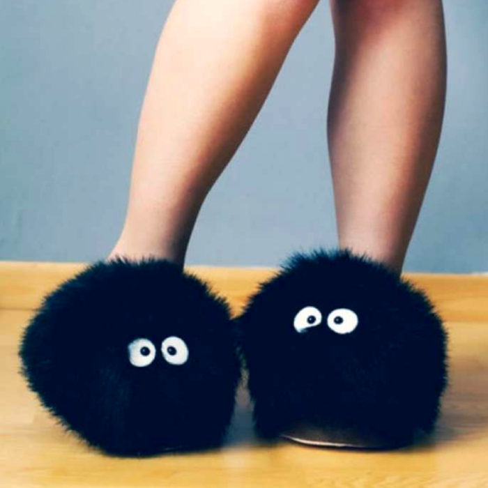 Bonitas pantuflas kawaii; calzado de susuwatari de Mi vecino Totoro