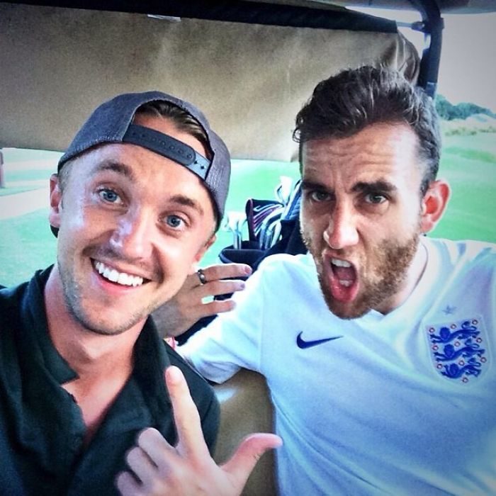 Matthew Lewis y Tom Felton paseando