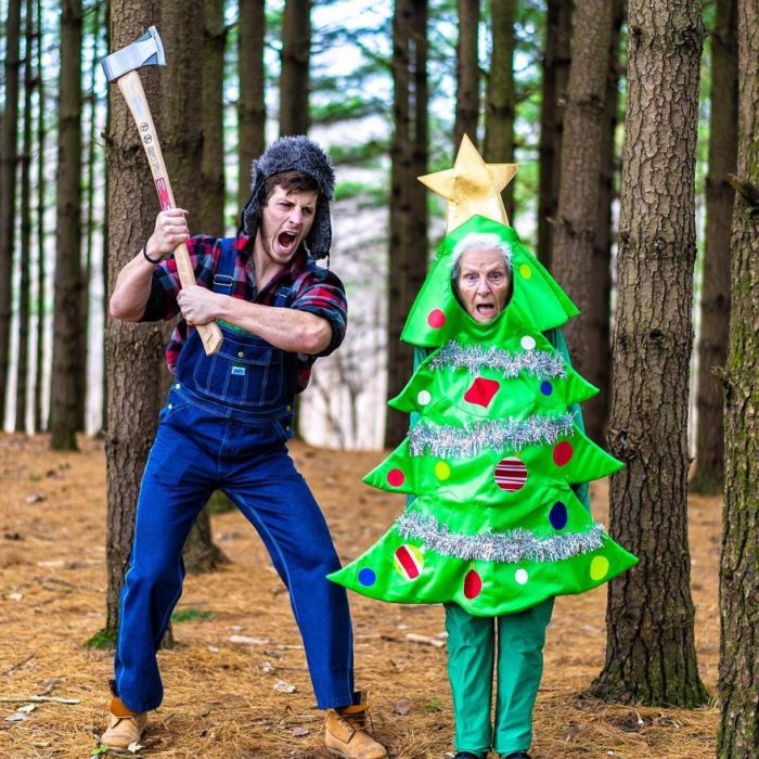 Pauline Kana y Ross Smith disfrazados de pino navideño