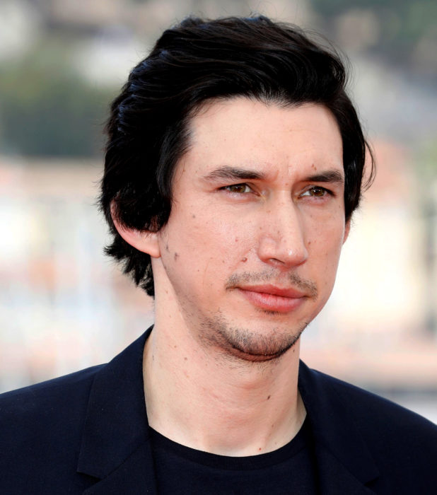 Actor Adam Driver; hombre de ojos verdes, cabello negro, lacio y corto