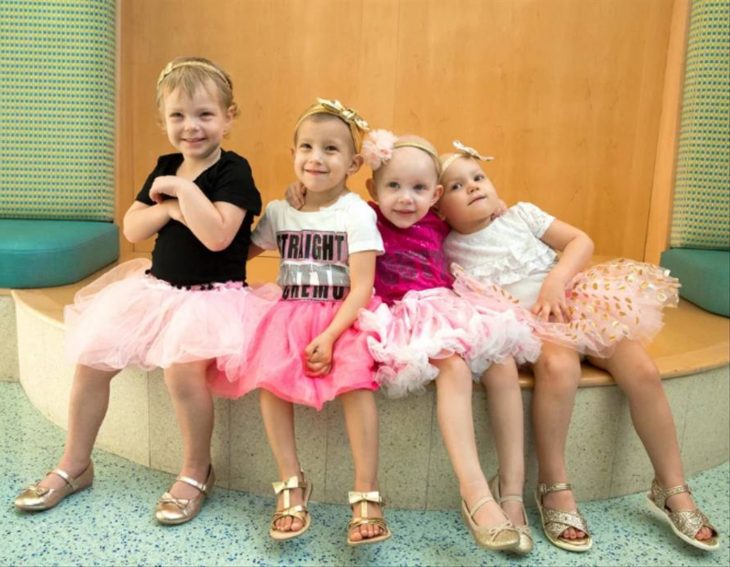 McKinley, Lauren, Ava y Chloe; niñas vencen al cáncer y se hacen amigas en el hospital; pequeñas con tutús rosas y moños dorados