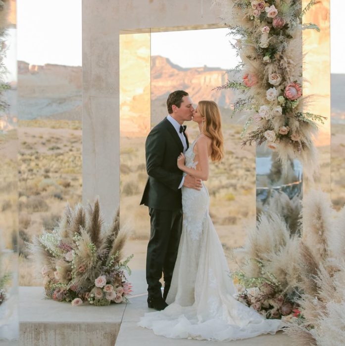 Boda deDj TIesto y Annika Backers en las montañas de un cañón en Estados Unidos 