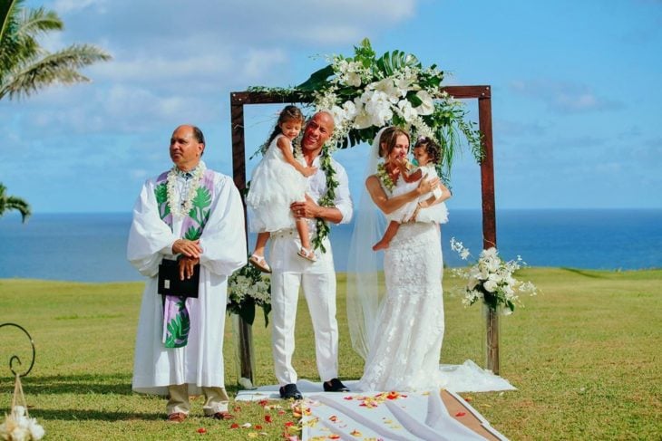 Boda de Dwayne "The Rock" Johnson y Lauren Hashian en hawaii junto a sus hijas 
