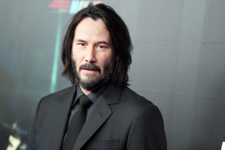 Keanu Reeves en la alfombra roja de Cyberpunk