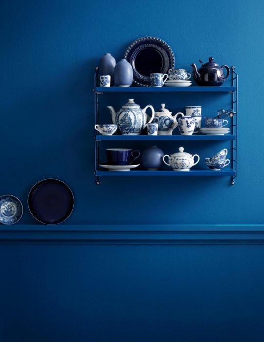 Pantone elije el classic blue como el color del 2020; pared azul clásico