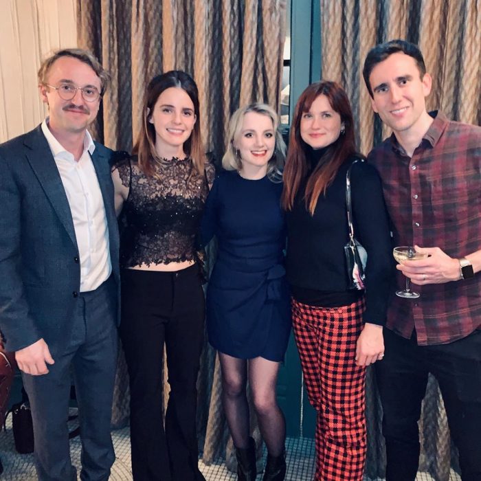 Emma Watson, Tom Felton, Matthew Lewis, Evana Lynch, Bonnie Wright en una reunión de Navidad