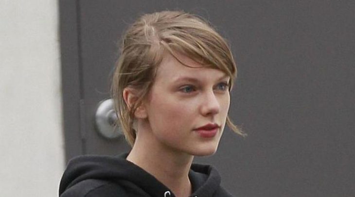 Taylor Swift sin maquillaje caminando por las calles