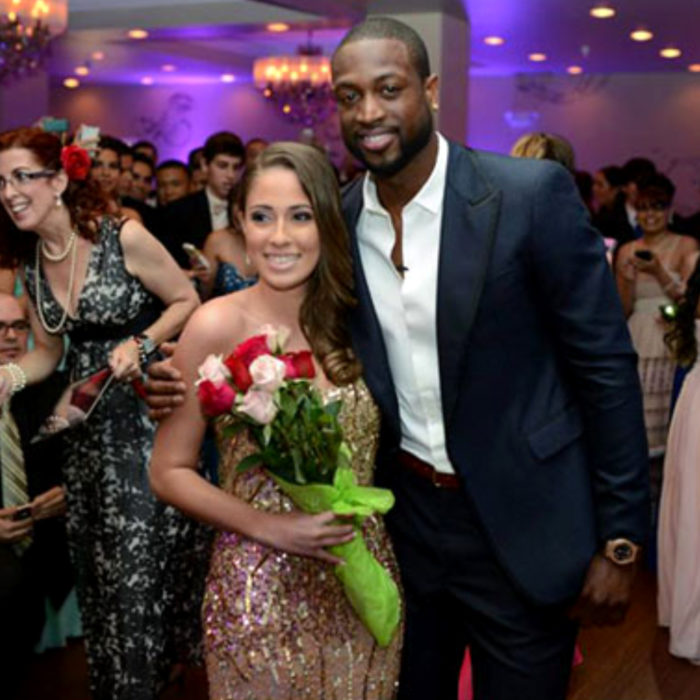 Dwayne Wade lleva a fanática a baile de graduación