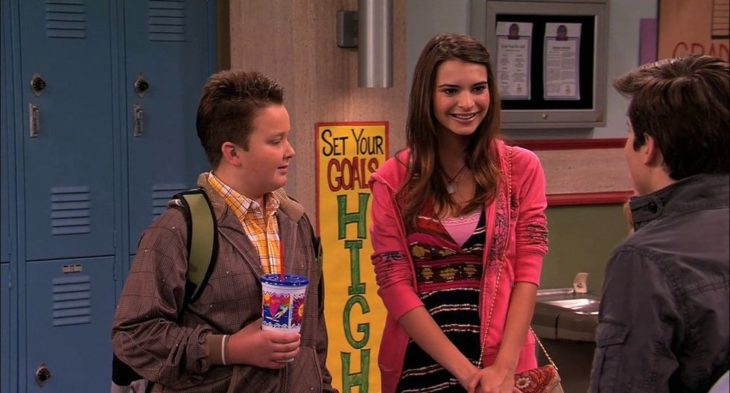 Emily Ratajkowski en iCarly como una chica timada 