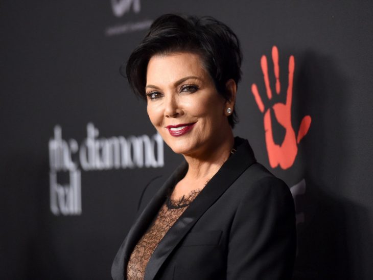 Kris Jenner en una alfombra roja