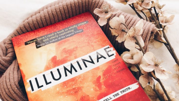 Portada del libro Illuminae de Amie Kaufman y Jay Kristoff.