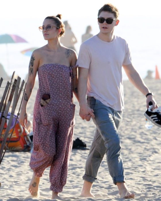 Parejas de celebridades que se formaron en el 2019; Evan Peters y Halsey