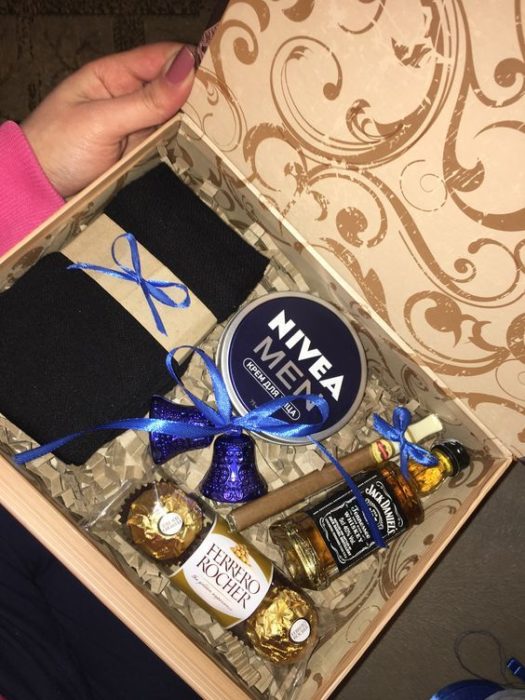 Caja con crema, tequila y chocolates