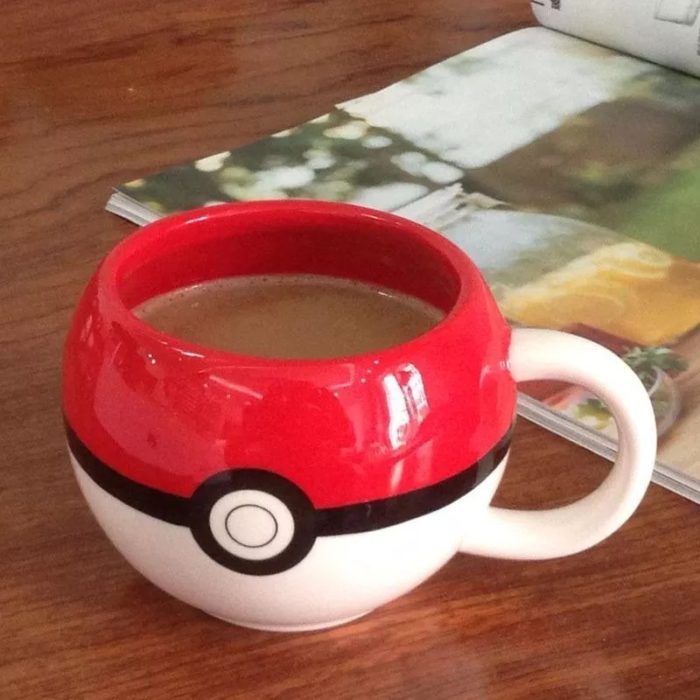 Taza en forma de pokebola