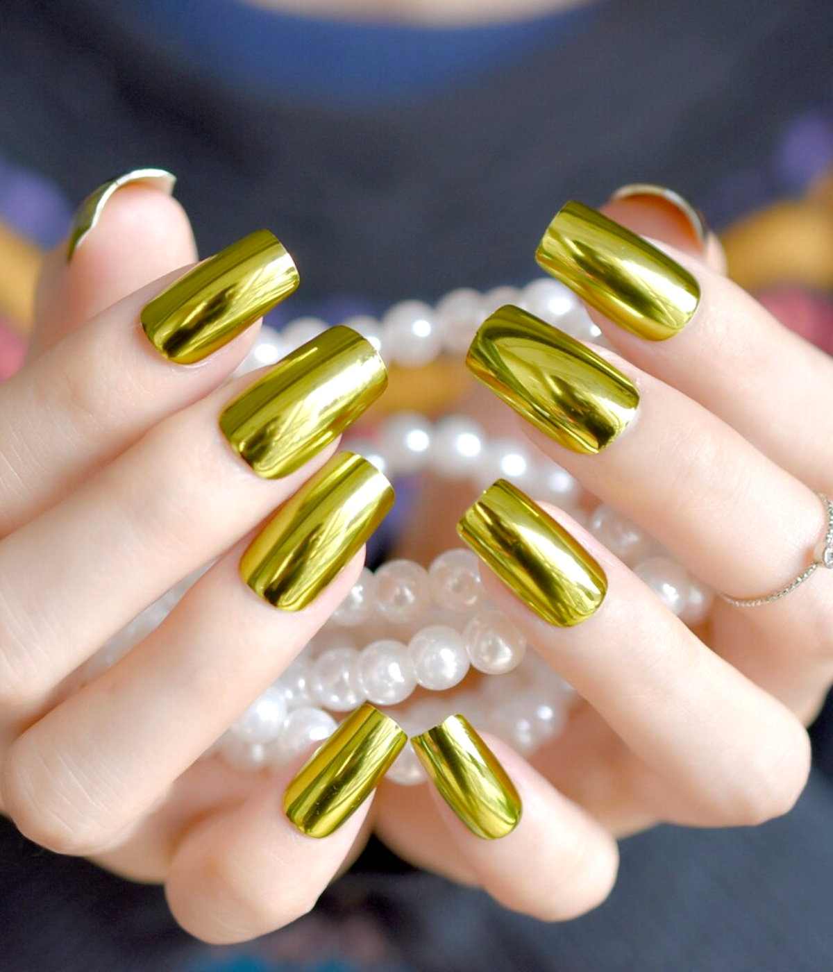 Diseños originales de uñas doradas para brillar en Año Nuevo