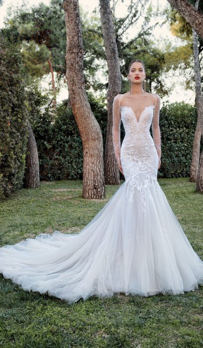 Chica con un vestido de novia en color blanco de corte princesa 