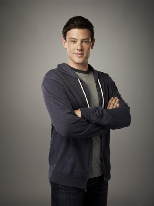 Finn Hudson de brazos cruzados para una foto de Glee