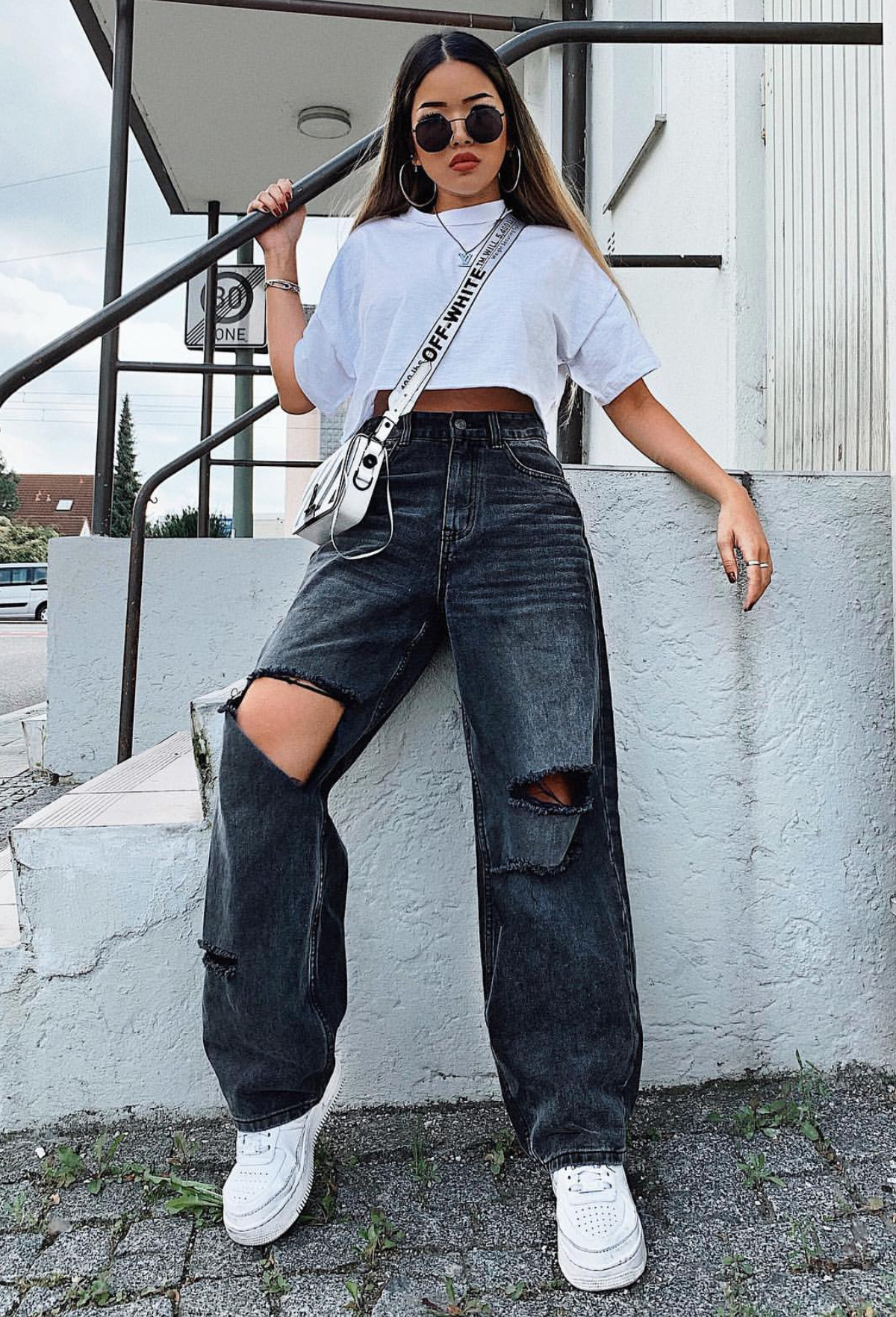 Outfits con 'baggy jeans' para tus piernas se sientan libres