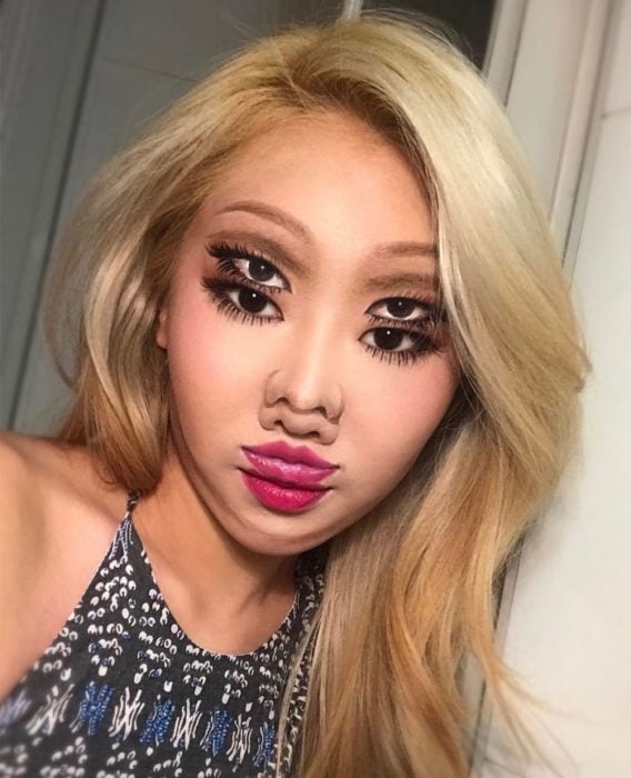 Dain Yoon, artista maquillaje, pintura con efecto tridimensional de su rostro