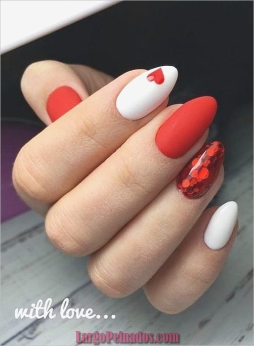 Diseños de uñas en color rosa y rojo para festejar san valentín
