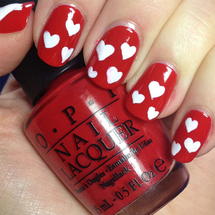 Diseños de uñas en color rosa y rojo para festejar san valentín