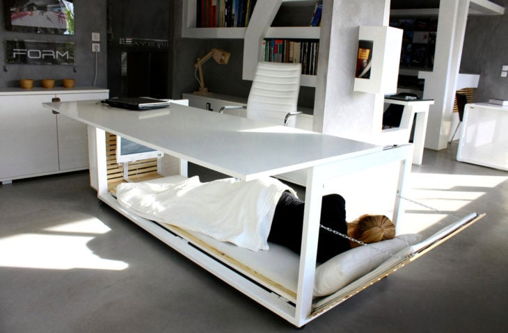 Athanasia Leivaditou; arquitecta diseña un escritorio cama para dormir en la oficina