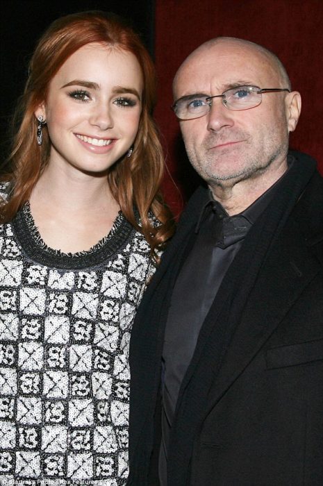 Lily Collins junto a su padre Phil Collins